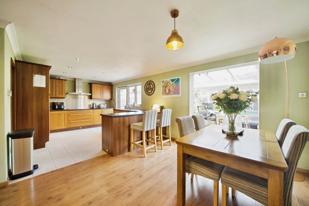 Property photo 2 of 24