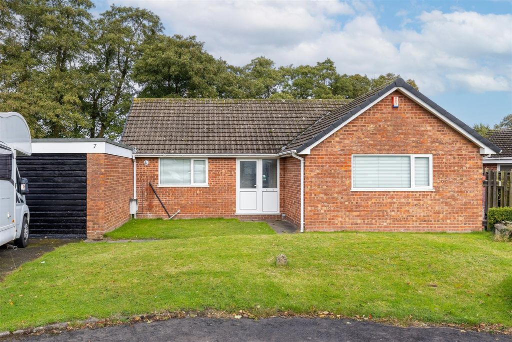 Property photo 1 of 15 7Aldfordclose-1.Jpg