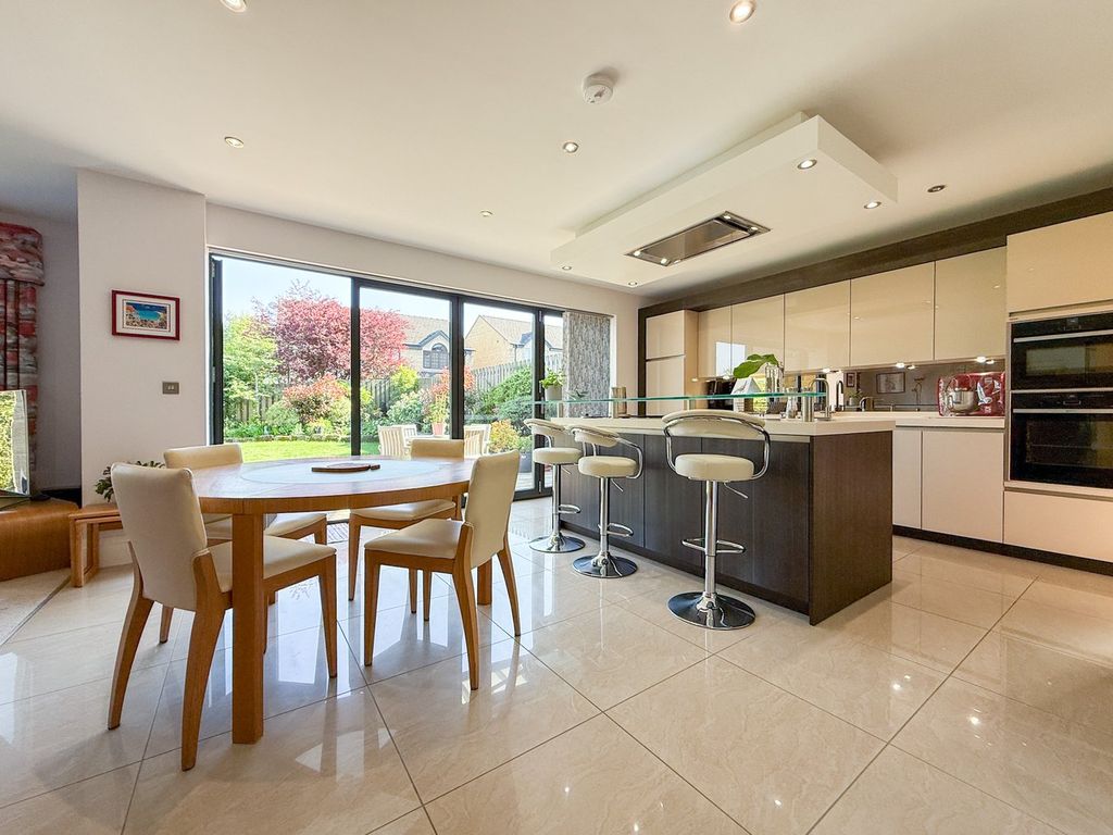 Property photo 2 of 40