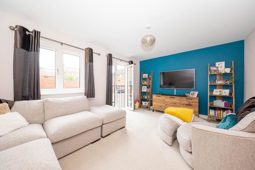 Property photo 3 of 20 Living Room