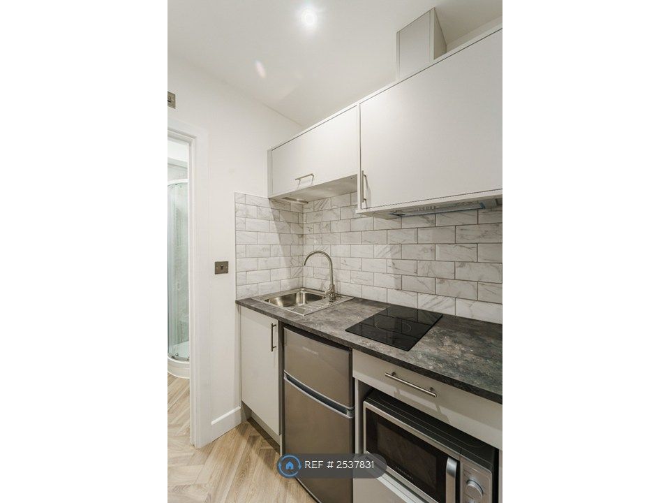 Property photo 3 of 12 Room 3 Kitchen