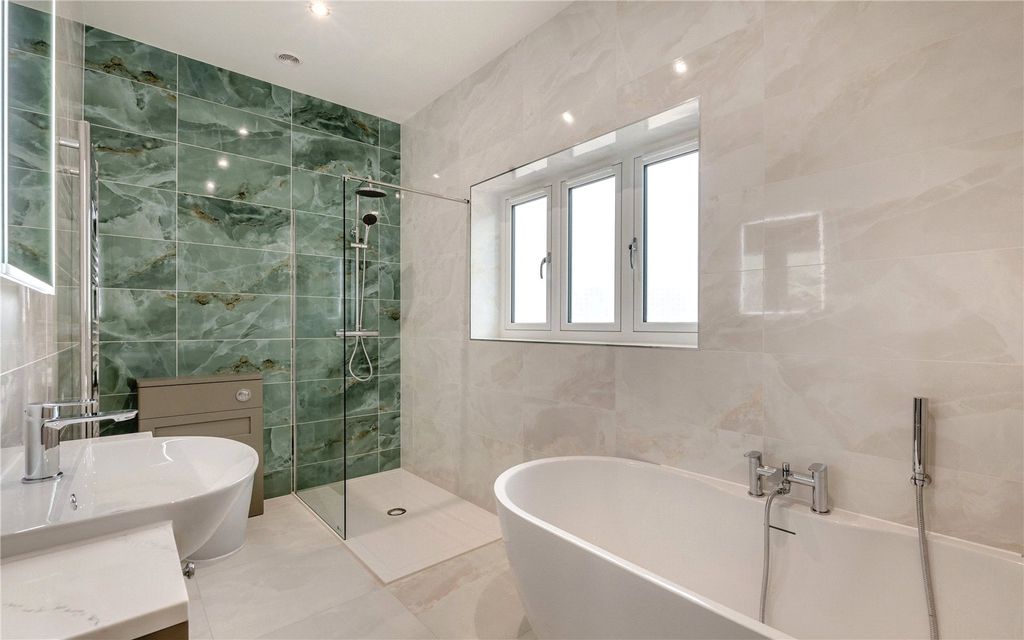 Property photo 3 of 22 Picture No. 03