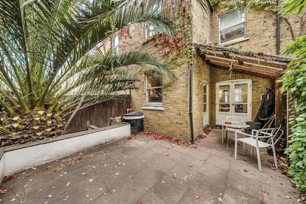 Property photo 3 of 21