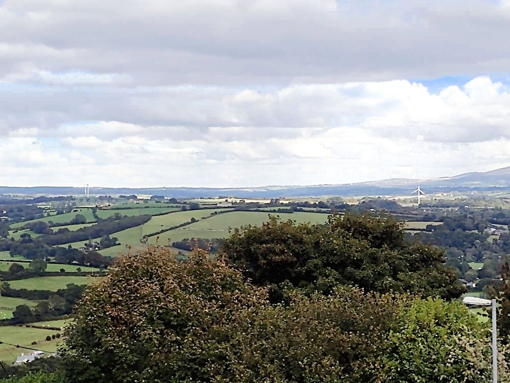 Property photo 2 of 16 Picture No. 02