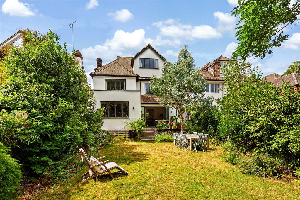 Property photo 2 of 21 Picture No. 11