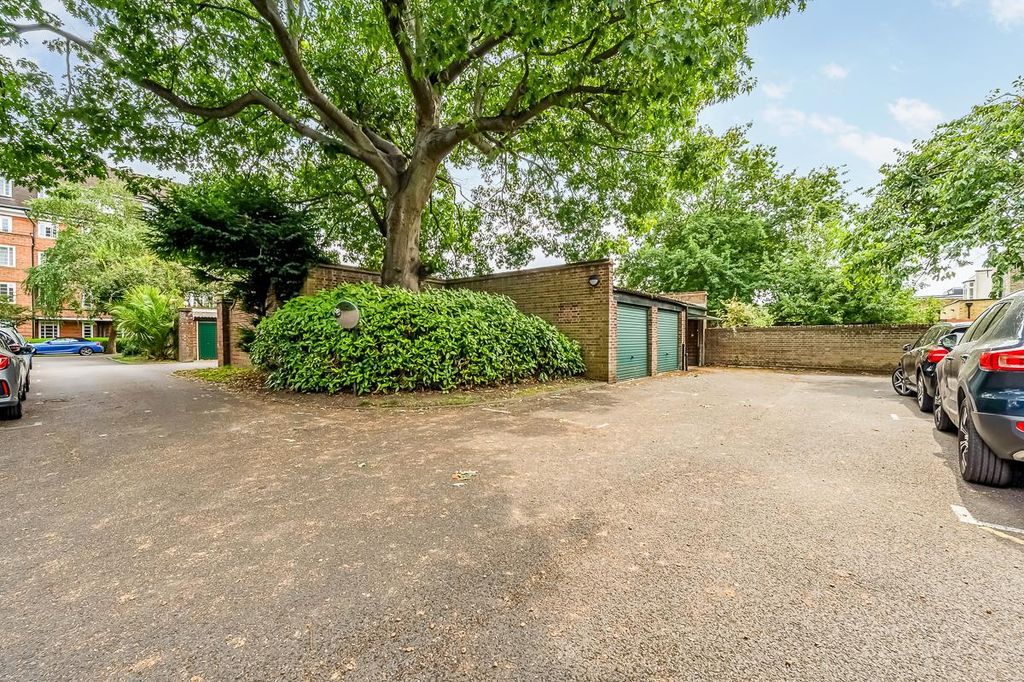 Property photo 2 of 5 Garage 64 Heathfield Gardens-1.Jpg