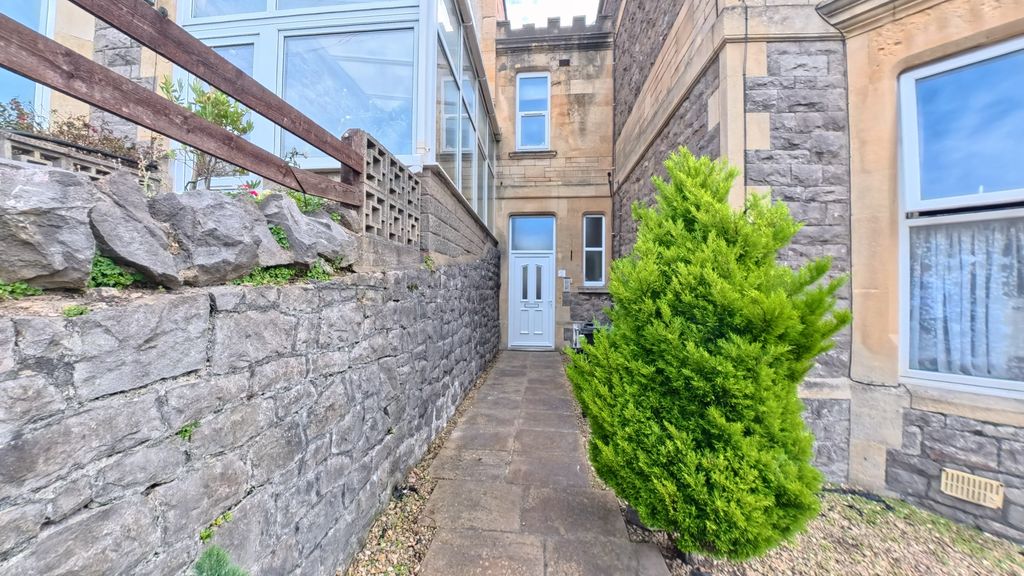 Property photo 3 of 11 External