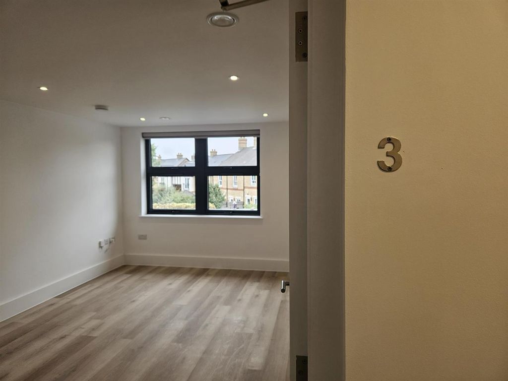 Property photo 2 of 8 1000006549.Jpg