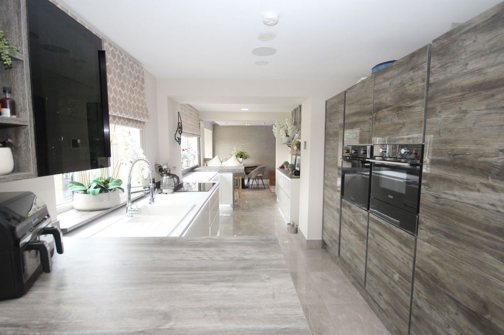 Property photo 3 of 50