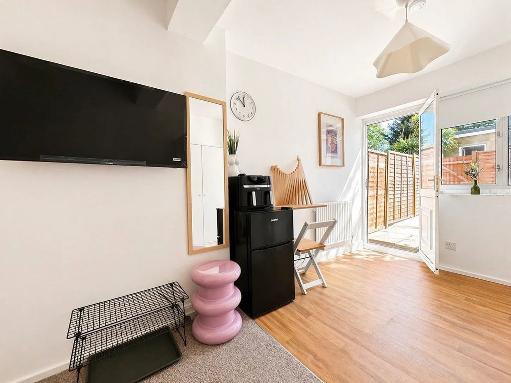 Property photo 2 of 5