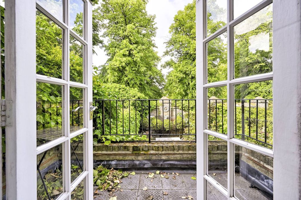 Property photo 3 of 12