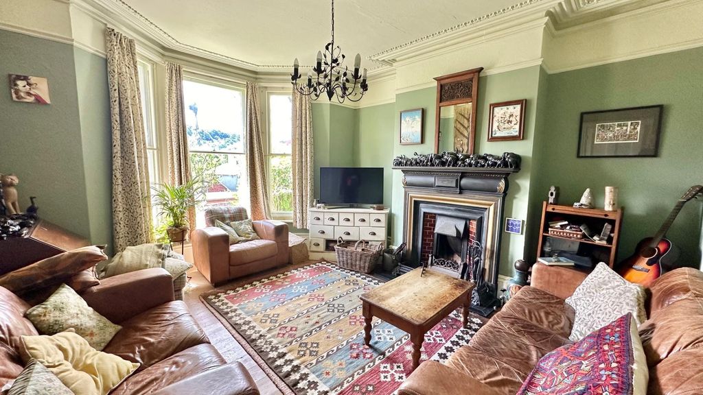 Property photo 1 of 34