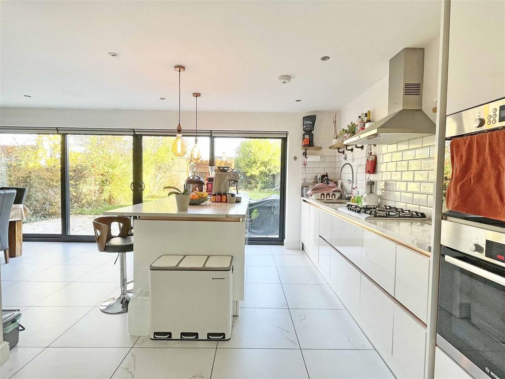 Property photo 3 of 34 K7.Jpg