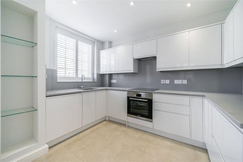 Property photo 3 of 14 Kitchen