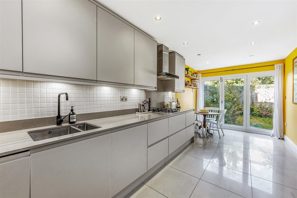 Property photo 3 of 17