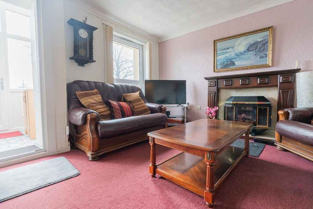 Property photo 2 of 21 Living Room