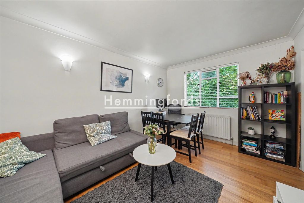 Property photo 2 of 13 112047.Jpg