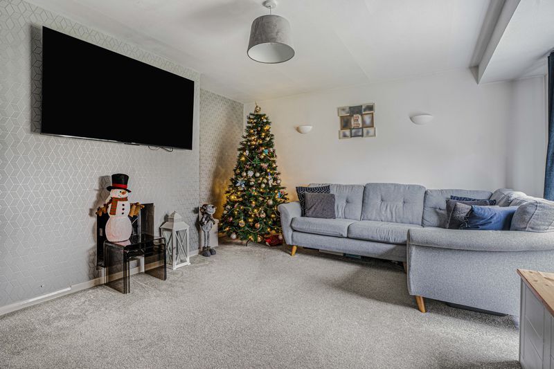 Property photo 2 of 19 Lounge