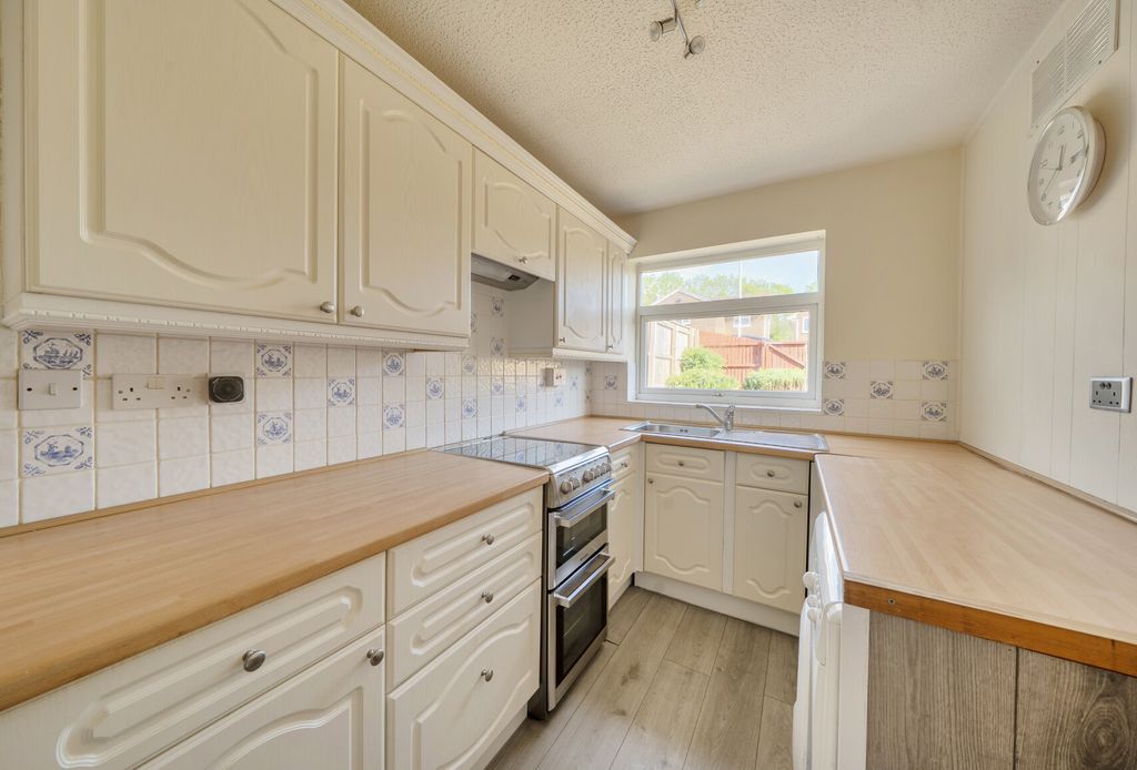 Property photo 2 of 9 1452044-8-69F2283...