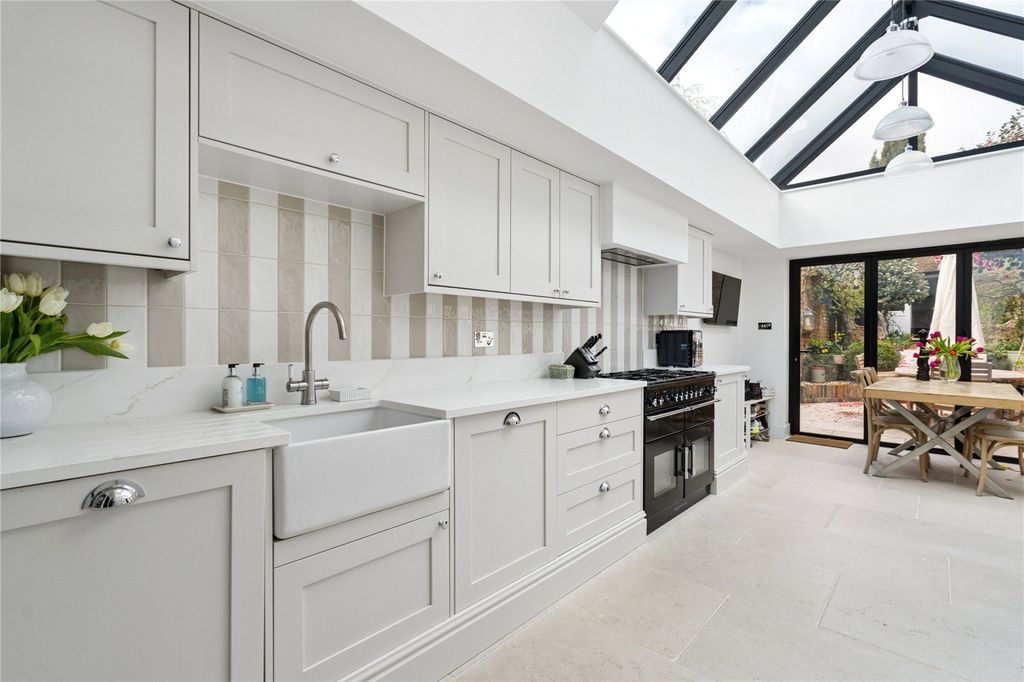 Property photo 2 of 19 Kitchen