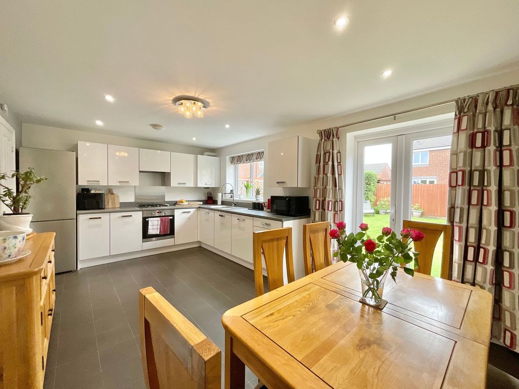 Property photo 2 of 31