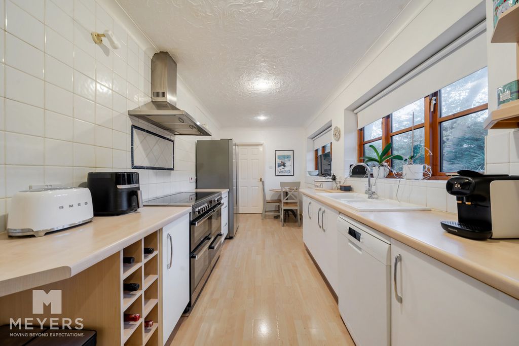 Property photo 3 of 24