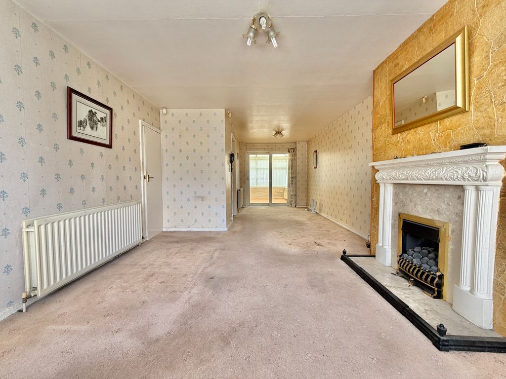 Property photo 3 of 13 Living/Dining Room