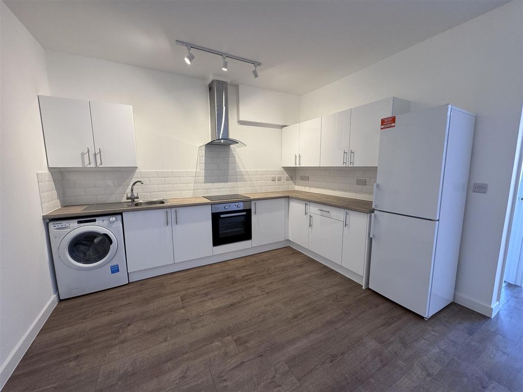 Property photo 2 of 7 Kitchen