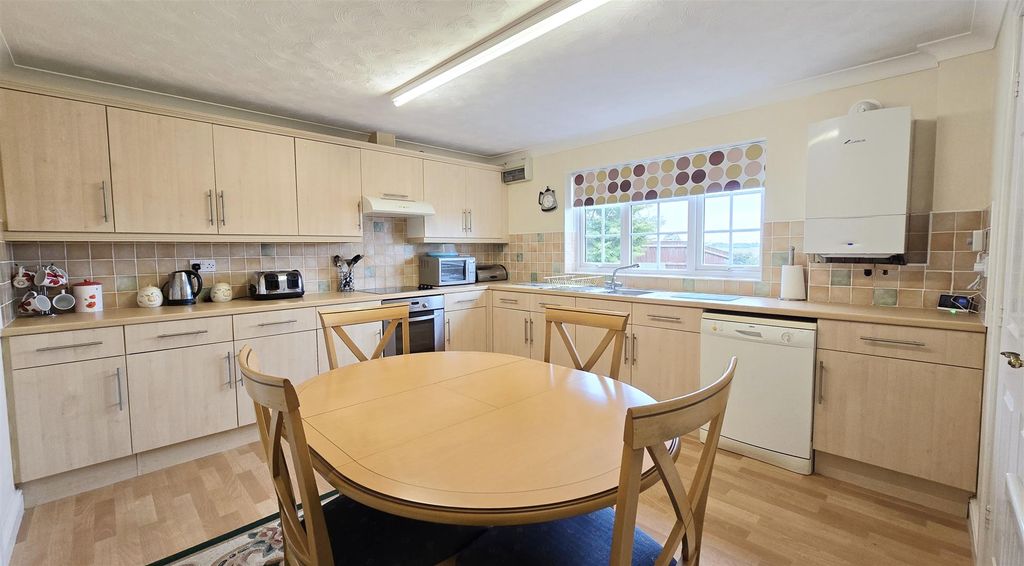Property photo 2 of 20 Kitchen/Diner