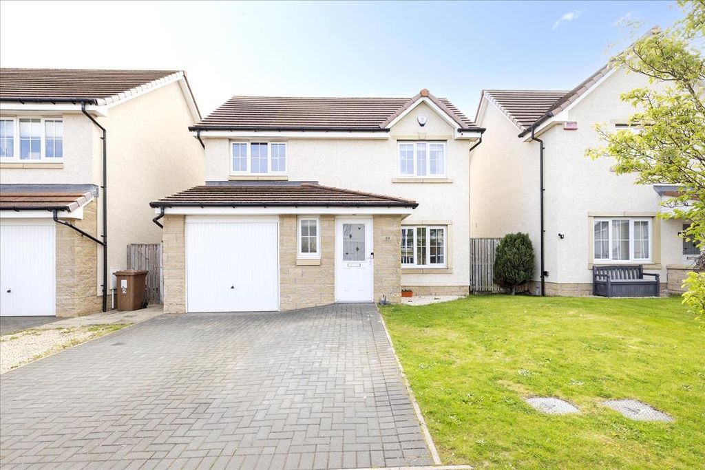 Property photo 1 of 24