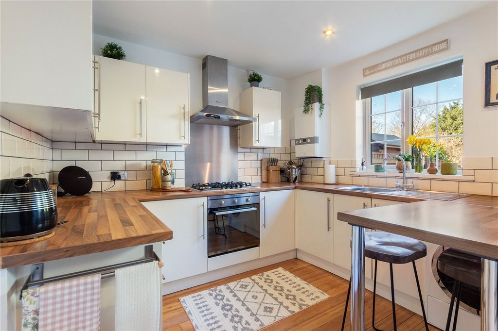 Property photo 3 of 17 Kitchen