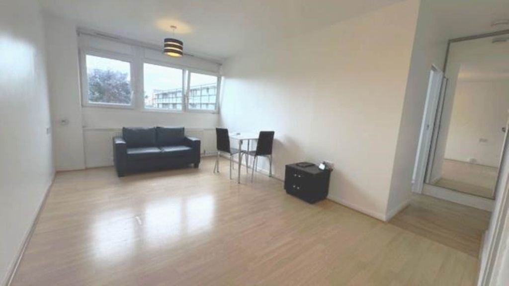 Property photo 2 of 5