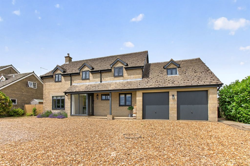 Property photo 1 of 32