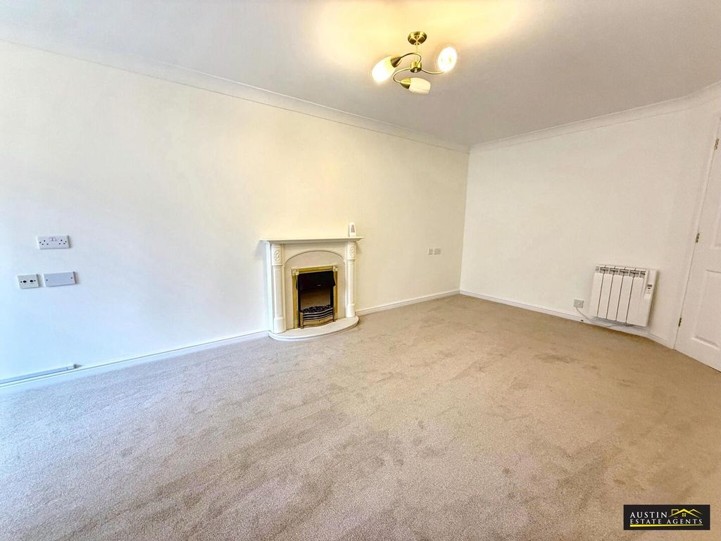 Property photo 3 of 14 Living Room