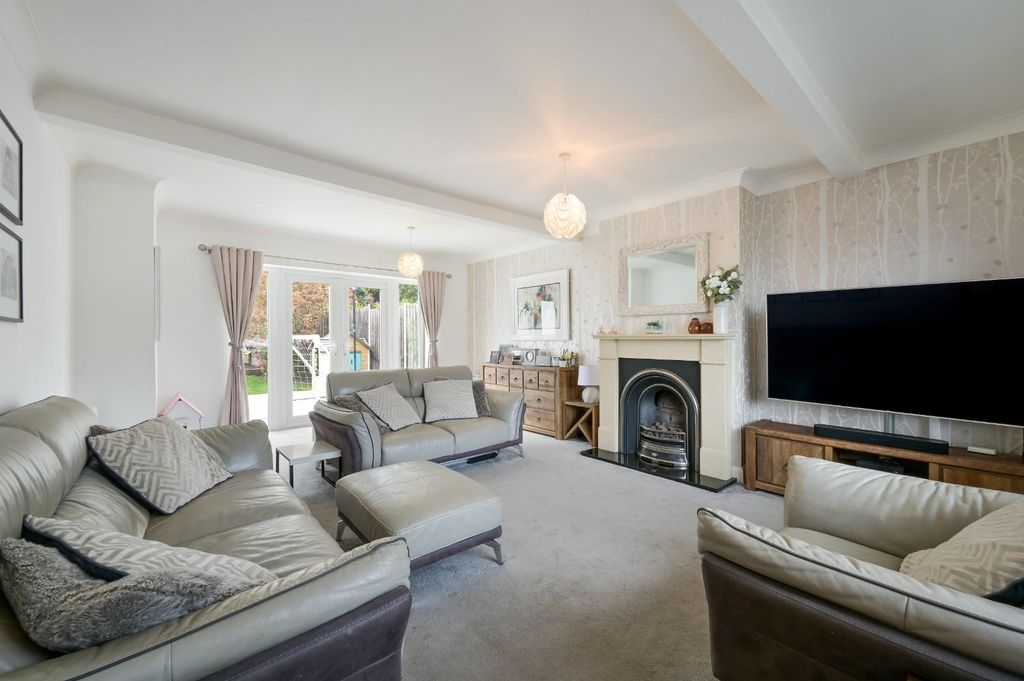 Property photo 3 of 16 Follyfield Road