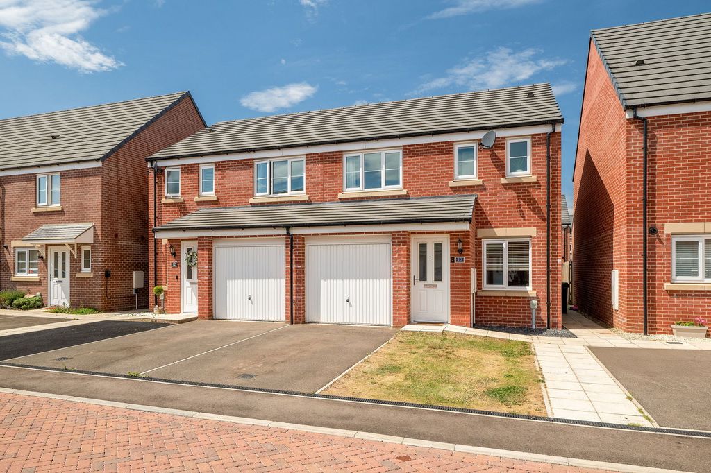 Property photo 1 of 28