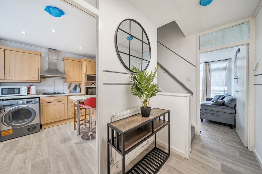 Property photo 2 of 20 Reception