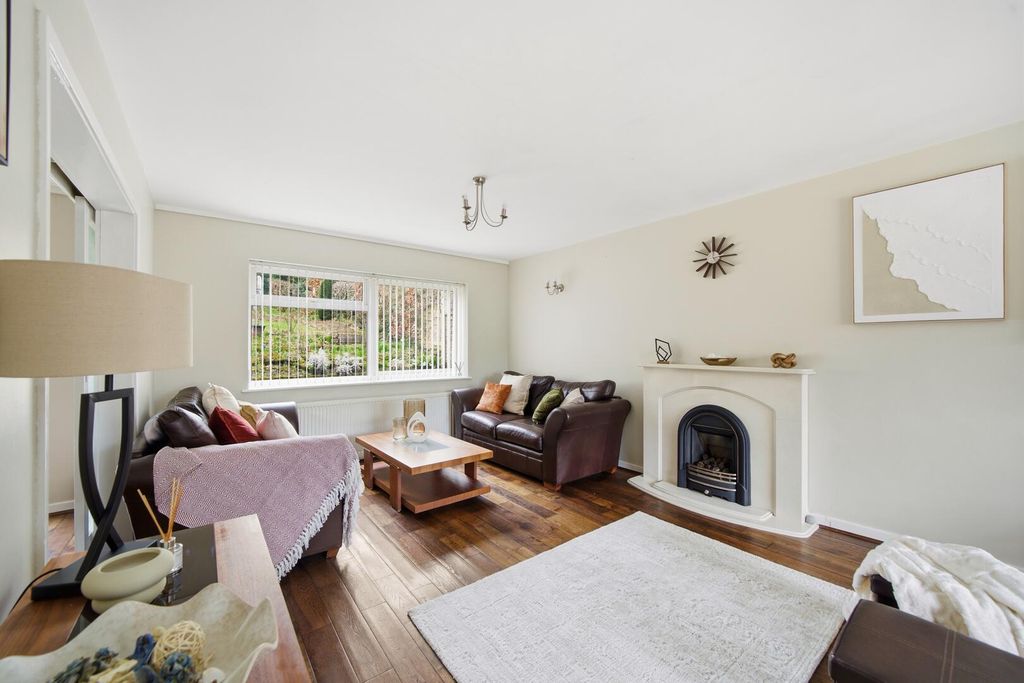 Property photo 3 of 33 Living Room