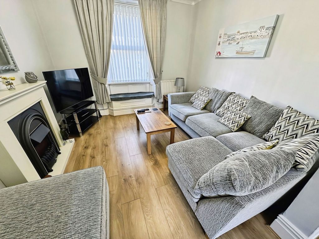 Property photo 3 of 28