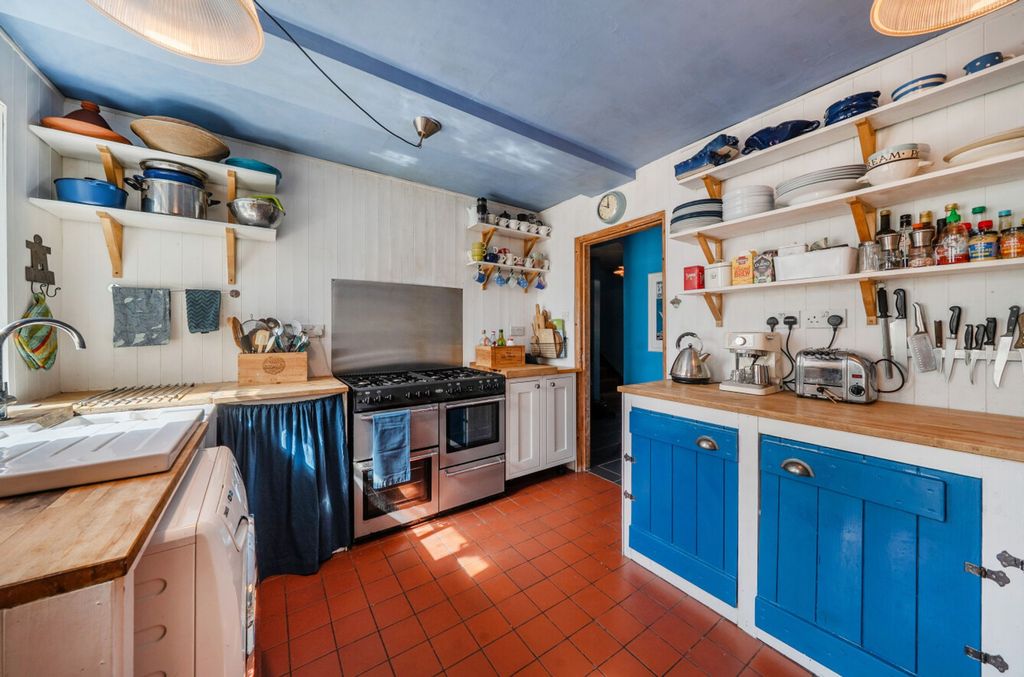 Property photo 3 of 21 Kitchen