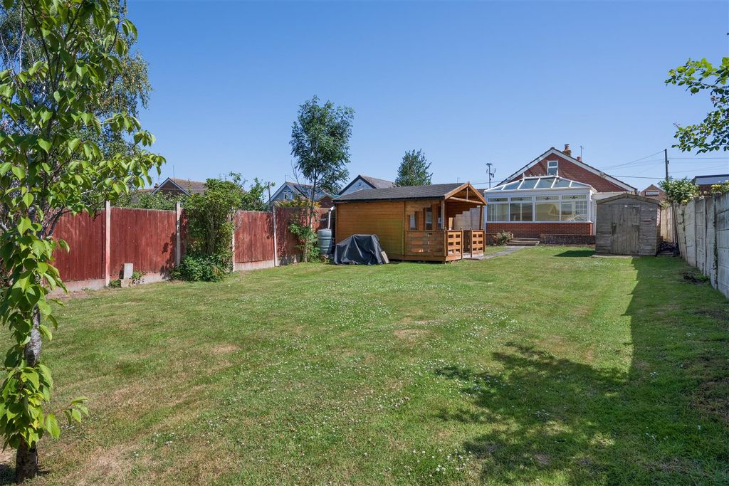 Property photo 2 of 15 Hillside Road, Whitstable