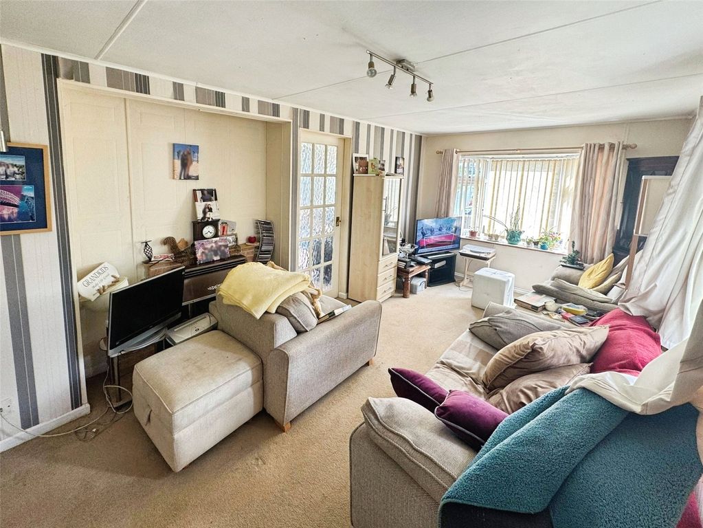 Property photo 2 of 10 Lounge