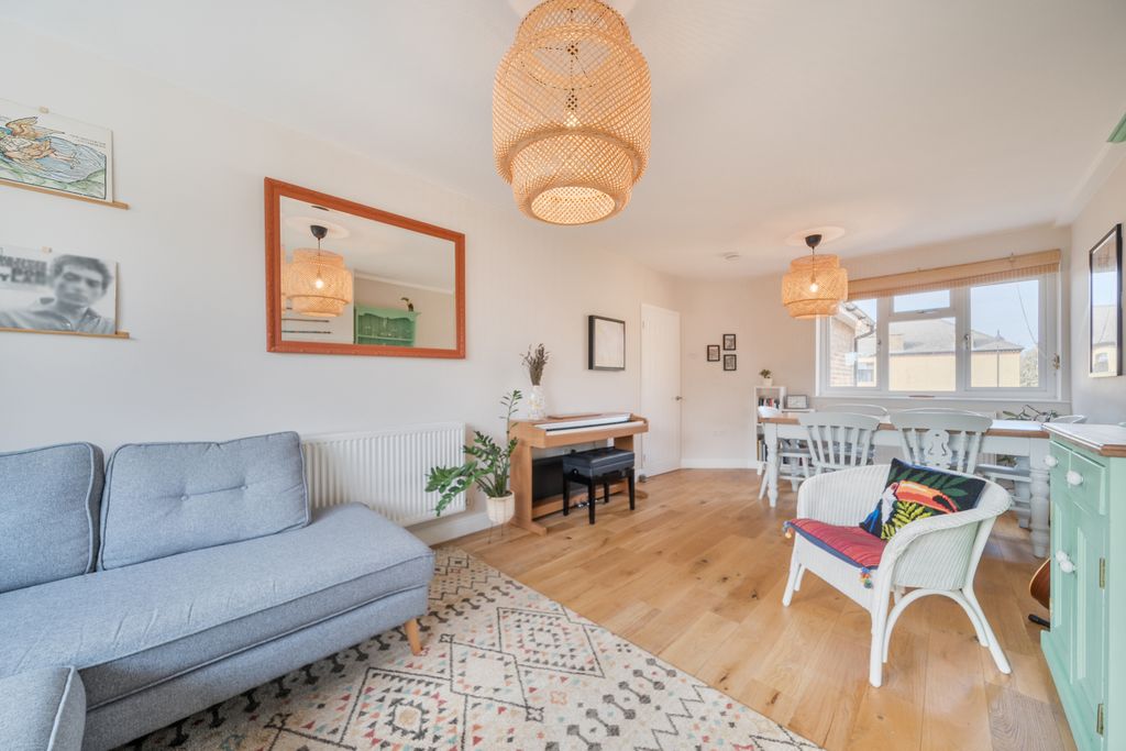 Property photo 2 of 19 Picture No. 12