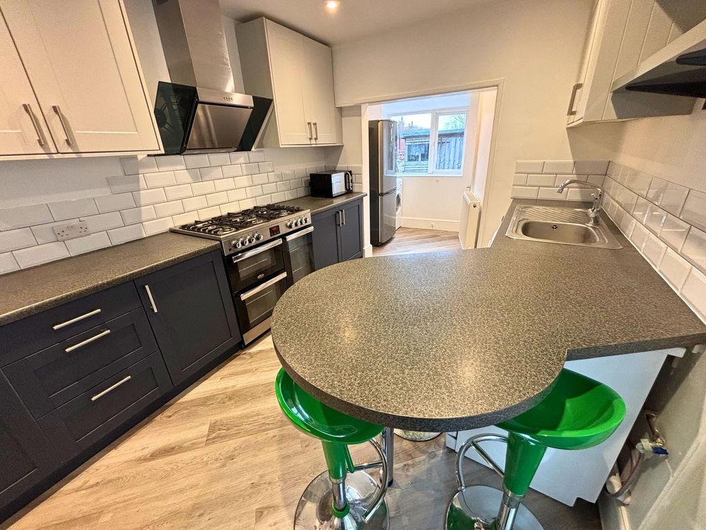 Property photo 1 of 18 Kitchen