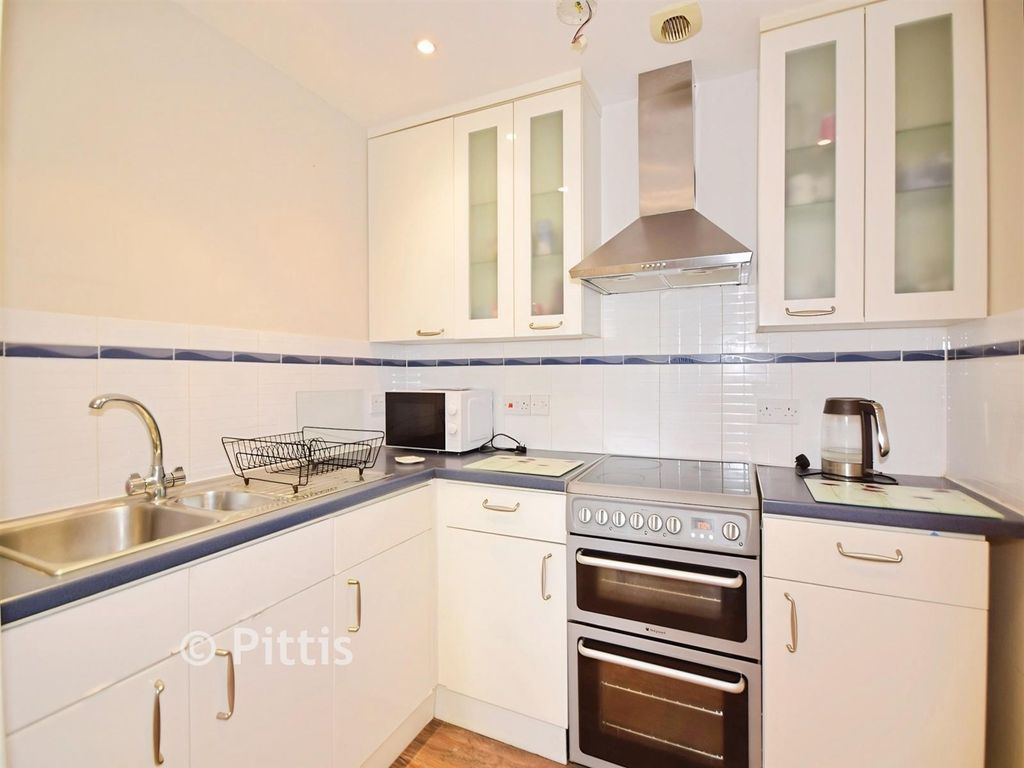 Property photo 1 of 8 Kitchen