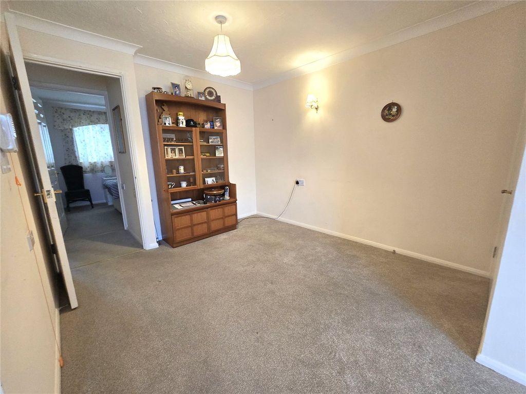 Property photo 3 of 11 Dining Area