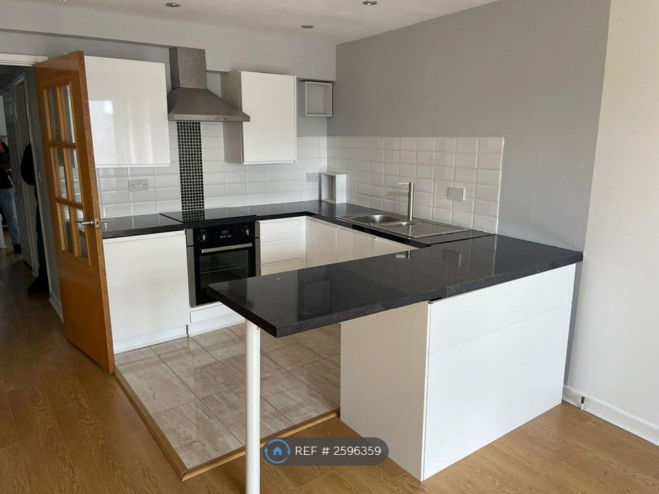 Property photo 1 of 9 Kitchen