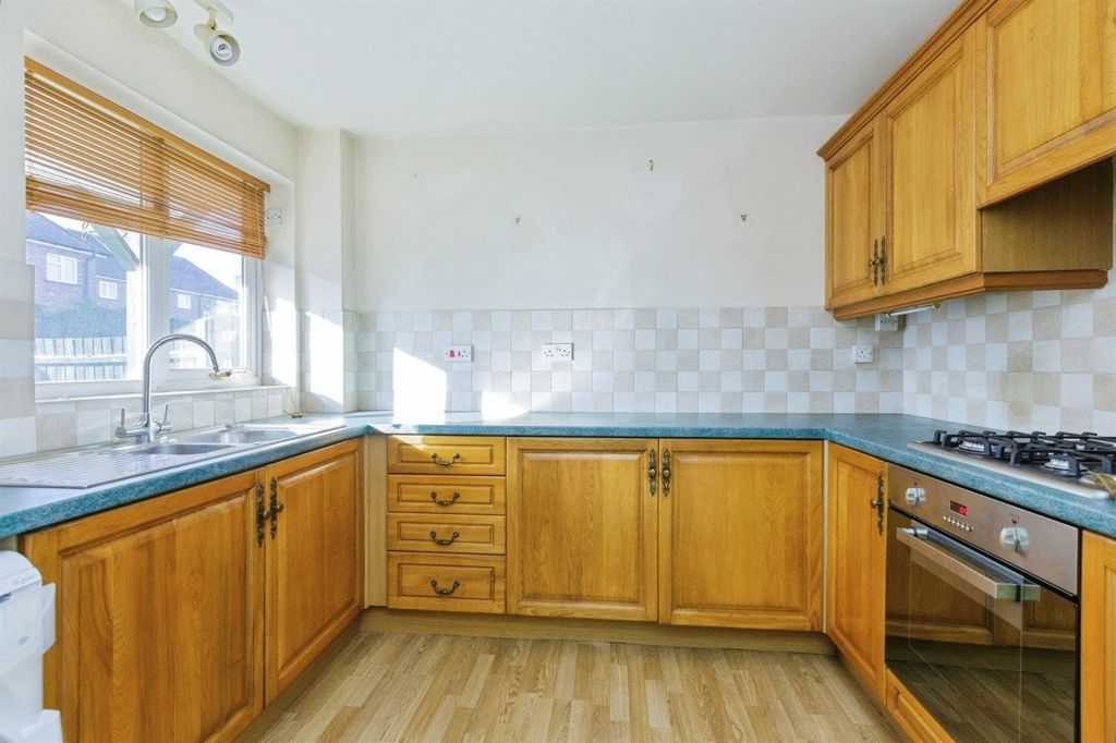Property photo 3 of 9 Kitchen