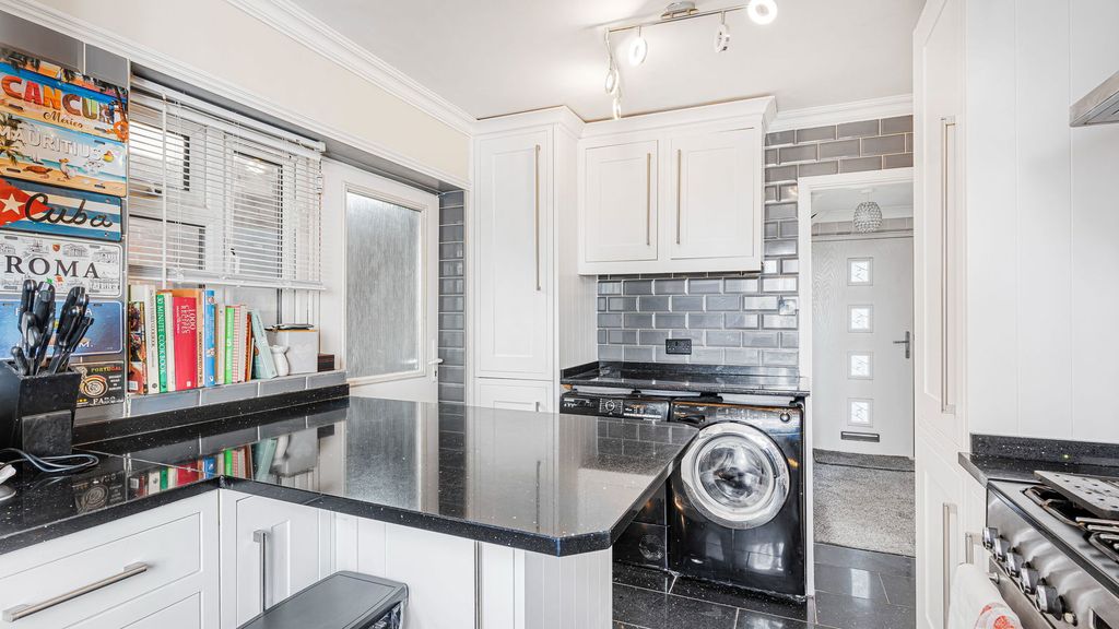 Property photo 3 of 21