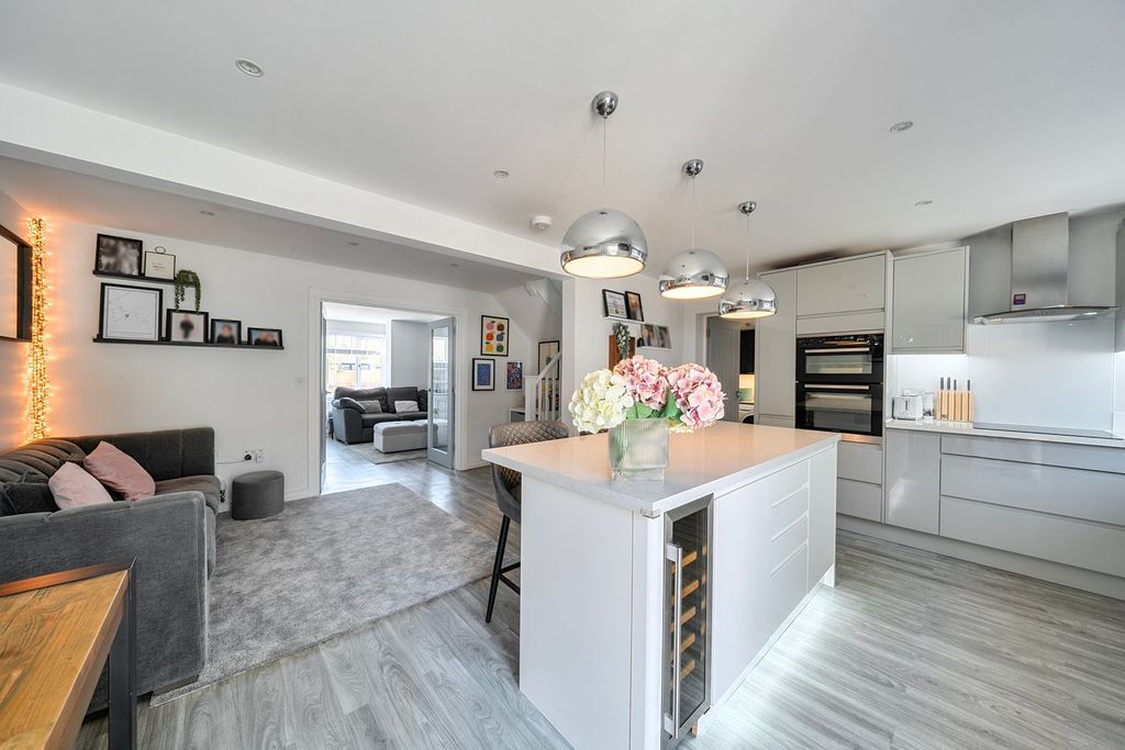 Property photo 2 of 22